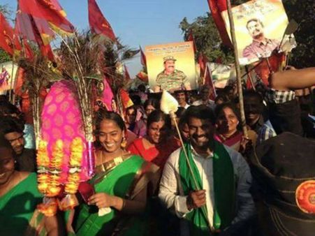 முருகனுக்கு அரோகரா ....தமிழனுக்கும் அரோகரா!