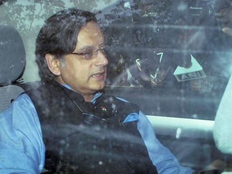 சுனந்தா புஷ்கர் கொலை- சசிதரூரிடம் நாளை டெல்லி போலீஸ் மீண்டும் விசாரணை!