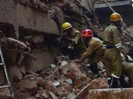 டெல்லியில் பாலம் இடிந்து விபத்து: பலர் படுகாயம்