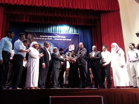 சிறந்த என்.ஆர்.ஐ. விருது பெற்றவருக்கு அபுதாபியில் பாராட்டு