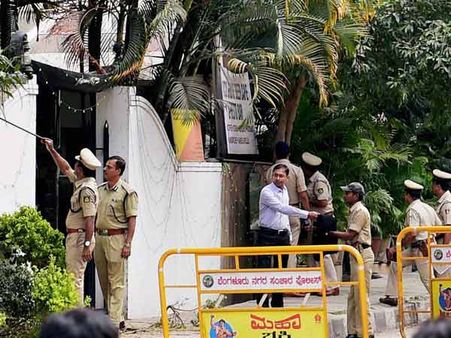 பெங்களூர் குண்டுவெடிப்பு வழக்கு: குற்றவாளிகள் விரைவில் கைது- கமிஷனர் பேட்டி