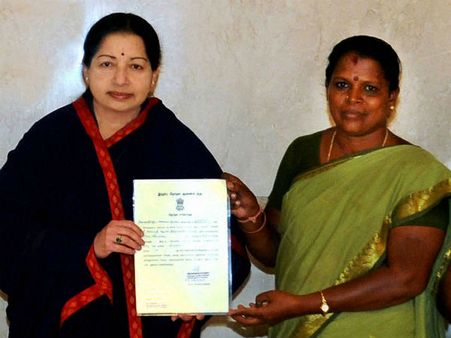 ஸ்ரீரங்கம் தேர்தல்: வாக்குகள், வாக்கு சதவீதம்.. இரண்டிலும் ஜெ.வை முந்தி சாதனை படைத்த வளர்மதி!