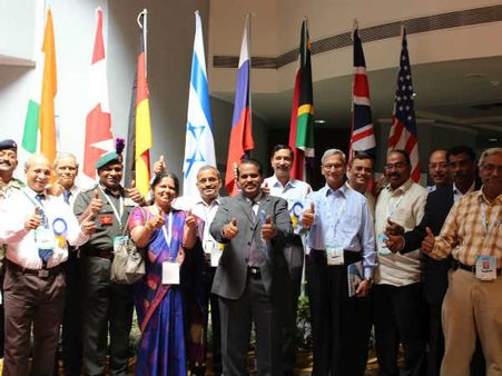 சவால்களை புன்னகையுடன் தோளில் சுமக்கும் ஏரோ இந்தியா குழு!