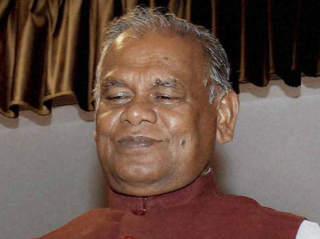 பீகார் முதல்வர் பேரனை துவைத்தெடுத்த 2 