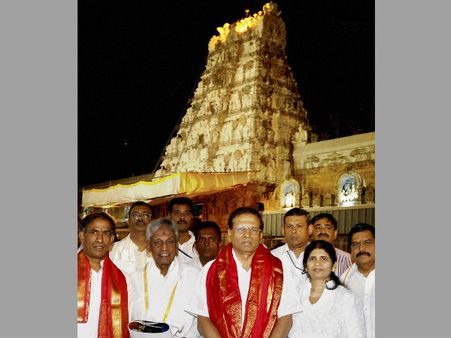 திருப்பதியில் சிறிசேன தரிசனத்துக்காக உடைக்கப்பட்ட தங்கக் கதவின் பூட்டு- பூதாகரமாகும் சர்ச்சை!