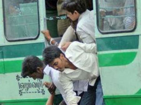 பஸ் ஓடுச்சா.. திடீர்னு படிக்கட்டு கழன்டுருச்சு... 3 மாணவர்கள் காயம் - சென்னையில் அவலம்!