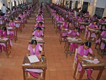 + 2 விடைத்தாள் திருத்தம்: விரும்பும் மையம் தராவிட்டால் புறக்கணிக்க ஆசிரியர்கள் முடிவு!