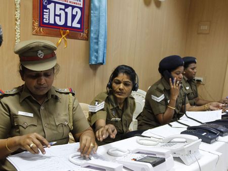 நீங்கள் ரயிலில் பயணிக்கும் போது பிரச்சனையா? உடனே 1512- க்கு டயல் செய்யுங்க..