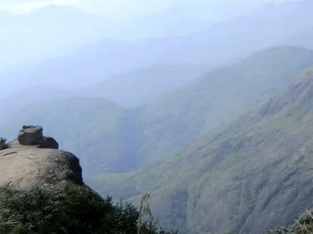 கர்ப்பிணி மனைவியை மலையிலிருந்து தள்ளிக் கொன்ற கணவன் கைது – சந்தேகத்தால் விபரீதம்