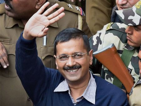 தேர்தல் வாக்குறுதிப்படி டெல்லியில் 50% மின் கட்டணம் குறைப்பு: கேஜ்ரிவால் அரசு அதிரடி! !