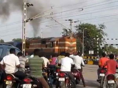 விபத்துக்களை தடுக்க 3,430 ஆளில்லா லெவல் கிராசிங்குகளை அகற்ற திட்டம்- செலவு ரூ6,581 கோடி!