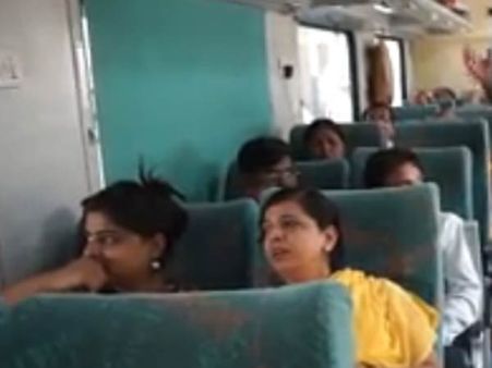 ரயில்களில் பெண்கள், மூத்த குடிமக்களுக்கு லோயர் பெர்த்: ரயில் நிலையங்களில் வீல் சேர்கள்..