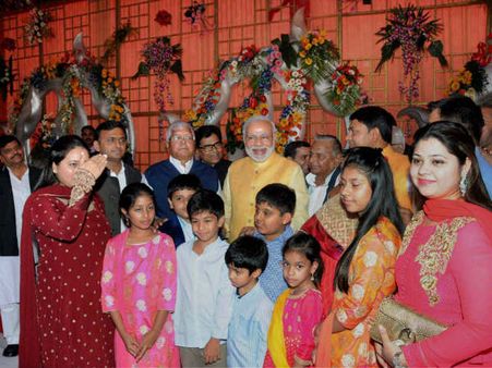 களைகட்டிய லாலு – முலாயம் வீட்டு திருமணவிழா: பிரணாப், மோடி, சோனியா பங்கேற்பு