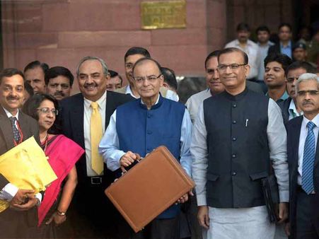 நடுத்தர வர்க்கத்தினர், மாத ஊதியதாரர்களுக்கு பெரிய அளவில் சலுகைகள் தராத பட்ஜெட்