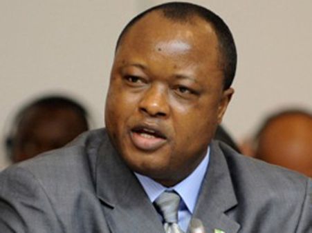 எபோலாவுக்குப் பாடிகார்ட் பலி.. 21 நாள் சோதனைக்கு தானாக முன்வந்த சியரா லியோன் து.அதிபர்!