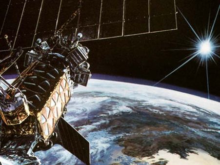 விண்வெளியில் 43 துண்டுகளாக வெடித்து சிதறியது அமெரிக்காவின் ராணுவ செயற்கை கோள்!