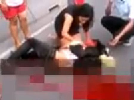 விபத்தில் சிக்கிய இளைஞரைக் காப்பாற்றிய 