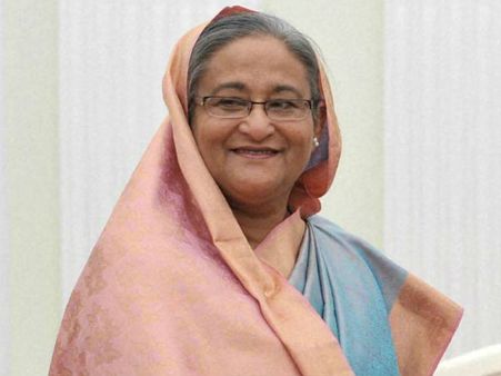 வங்க தேசத்தில் தொடர் குண்டு வெடிப்பு: நூலிழையில் உயிர் தப்பினார் பிரதமர் ஷேக் ஹசினா!