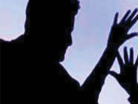 பெங்களூரில் 4 ஆப்பிரிக்கர்களை அடித்து நொறுக்கிய கும்பல்