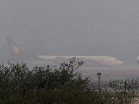 டெல்லி வந்த ஓமன் விமானத்தின் டயர்கள் வெடித்தன: அதிர்ஷ்டவசமாக உயிர் பிழைத்த பயணிகள்