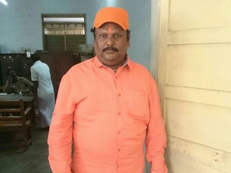 புதிய தலைமுறை டிவி மீது வெடிகுண்டுகள் வீச்சு: மதுரையில் ஒருவர் சரண்- சென்னையில் 6 பேர் கைது