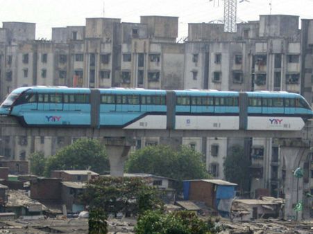 மின் கோளாறு.. அந்தரத்தில் நின்ற மோனோ ரயிலால் பரபரப்பு.... 10க்கும் மேற்பட்ட பயணிகள் மீட்பு!