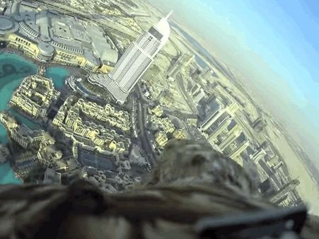 துபாயின் 'ஹை ரைஸ்' கட்டடங்களைப் பறந்து பறந்து படம் பிடித்த 