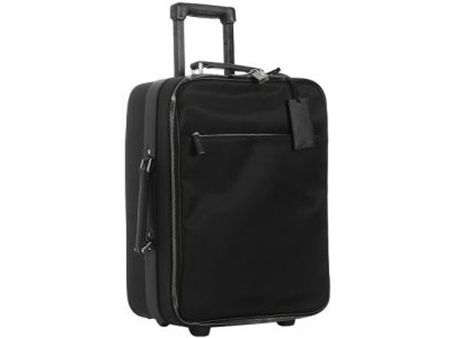 56 கிலோ மனைவியை வீல் வைத்த சூட்கேஸில் அடைத்து இழுத்து வந்த கணவர்!