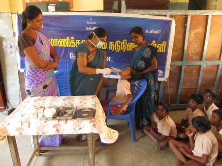 பல் வலிச்சா சூடம் வைக்கக் கூடாது... மாணவர்களே டாக்டர் சொல்வதைக் கேளுங்க!