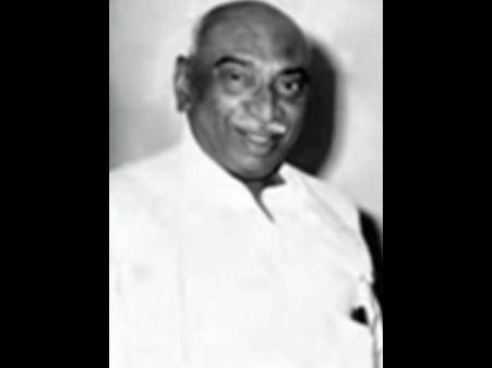 காமராஜர் சிலையை சீரமைக்க கோரிக்கை – பாவூர் சத்திரத்தில் மக்கள் போராட்டம்