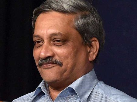 38 நாடுகளுக்கு ராணுவ பயிற்சி- ஆயுதங்களும் வழங்குவோம்: பாதுகாப்பு அமைச்சர் மனோகர் பாரிக்கர்