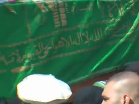 ஆண்களால் கொடூரமாய் அடித்துக் கொல்லப்பட்ட ஆப்கன் பெண் – எடுத்துச் சென்று அடக்கம் செய்த பெண்கள்