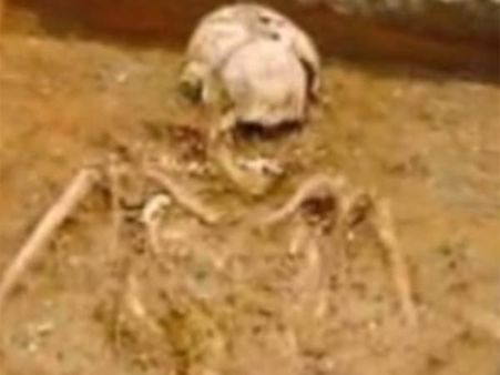 அமைச்சர் சம்பத் வீட்டிற்கு அருகே பெண்ணின் “எலும்புக்கூடு” – போலீசார் விசாரணை