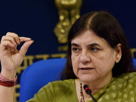 பினாயில் வேண்டாம், கோமியத்தை வைத்து ஆபீஸை சுத்தம் செய்க: மேனகா காந்தி