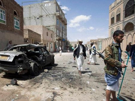 ஏமனில் சிக்கித் தவிக்கும் 3500 இந்தியர்களை மீட்க கப்பல்களை அனுப்புகிறது மத்திய அரசு