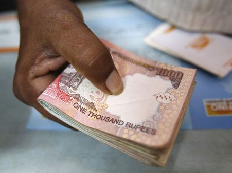 துபாயில் இந்திய கள்ள நோட்டுகள் வைத்திருந்த 4 பாகிஸ்தானியர்களுக்கு சிறை