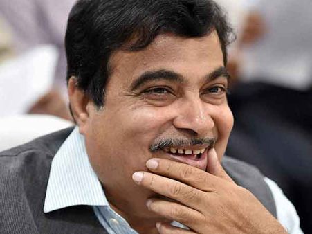 சிறுபான்மை மக்களிடத்தில் பீதியை கிளப்பும் எதிர்க்கட்சிகள்: நிதின் கட்காரி குற்றச்சாட்டு!