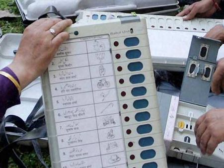 இனி மின்னணு இயந்திரத்தில் வேட்பாளர் ”போட்டோ” – தேர்தல் ஆணையம் அறிவிப்பு