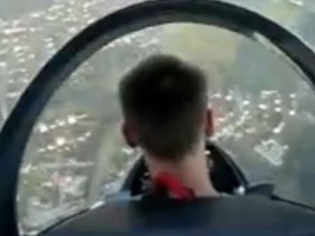 துணை விமானி லுபிட்ஸ் சிறுவனாக இருக்கையில் கிளைடர் ஓட்டிய வீடியோவை பார்த்தீங்களா?