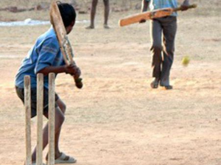 பனை மட்டை பேட்.. தள்ளு வண்டி ஐஸ்..அம்மா வந்தால் ஆட்டம் க்ளோஸ்! பால்யத்தின் பசுமை நினைவுகள்