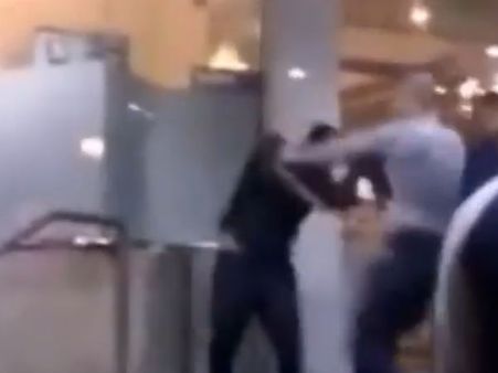 இங்கிலாந்தில் சீக்கியர் மீது இனவெறி தாக்குதல் – பேஸ்புக்கில் பரவும் “வைரல்” வீடியோ