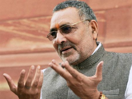 சோனியா ஒரு வேளை நைஜீரியப் பெண்ணாக இருந்திருந்தால்... மத்திய அமைச்சரின் மட்டமான பேச்சு!