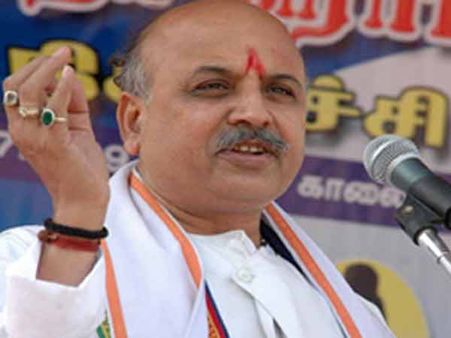 ”மதக்கலவரத்தை தூண்டலாம்” - மேற்கு வங்கத்தில் நுழைய பிரவீன் தொகாடியாவுக்கு இன்று முதல் தடை