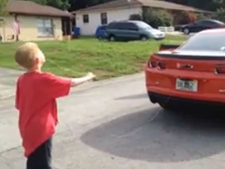 “இழு அப்படித்தான், பல்லு கையோட வந்துரணும்” – ஆடின மகனின் பல்லை காரில் கட்டி இழுத்த தந்தை