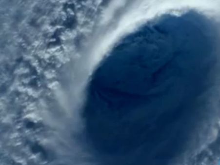 பசிபிக் கடலை கலக்கும் சூப்பர் சூறாவளி 