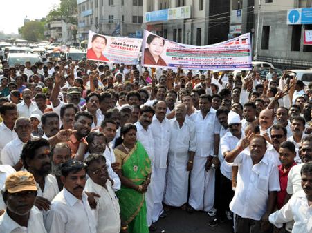 கோடை காலத்திற்கு இதமாக கலகலப்பூட்டும் அதிமுக நடைப்பயணம்.. பாரீர்.. பாரீர்!