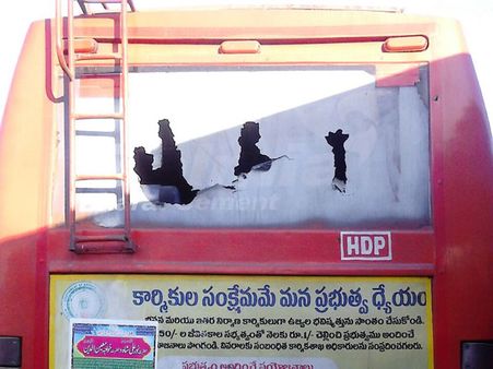 வேலூரிலிருந்து ஆந்திரா செல்லும் பஸ்கள் நிறுத்தம்.. பயணிகள் அவதி