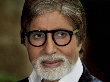 அமிதாப்பச்சனுக்கு ஜனாதிபதி பிரணாப் முகர்ஜி பத்ம விபூஷன் விருது வழங்கினார்!