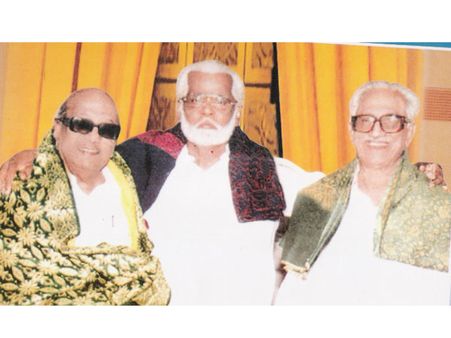 என்னுடைய ஆருயிர் சகோதரரை இழந்து தவிக்கிறேன்... ஹனீபா மரணம் குறித்து கருணாநிதி வேதனை