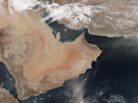 அம்மாடி, அரேபிய தீபகற்பத்தை தாக்கிய புழுதிப் புயல் இவ்வ்வ்ளோ பெருஸ்ஸா!!